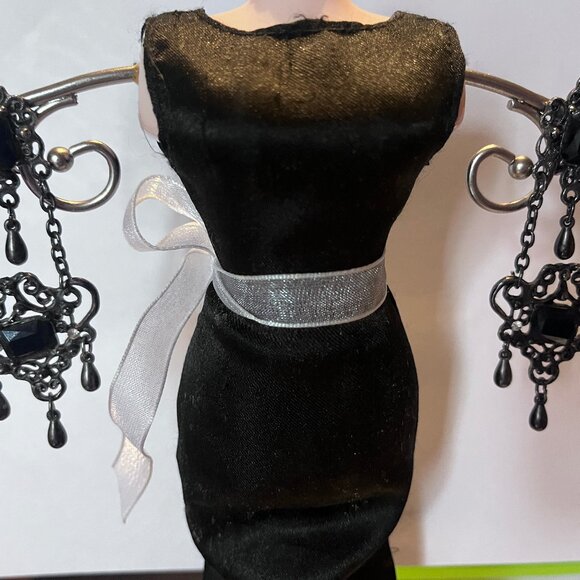 Vintage Black Victorian Chandelier Drop Clip Earrings - Picture 1 of 11
